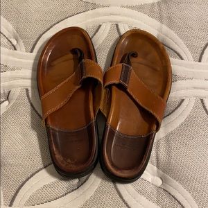 Eddie Bauer men’s leather flip flops